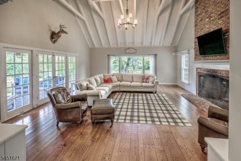5 Scarlet Oak Road Tewksbury NJ 07830