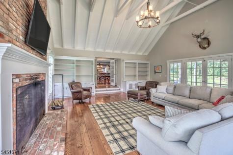 5 Scarlet Oak Road Tewksbury NJ 07830