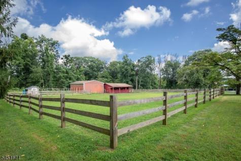 5 Scarlet Oak Road Tewksbury NJ 07830