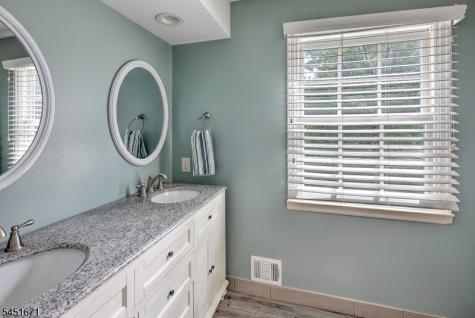 5 Scarlet Oak Road Tewksbury NJ 07830