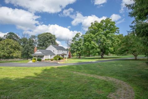 5 Scarlet Oak Road Tewksbury NJ 07830