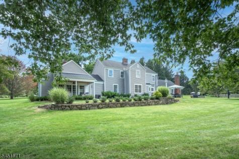 5 Scarlet Oak Road Tewksbury NJ 07830