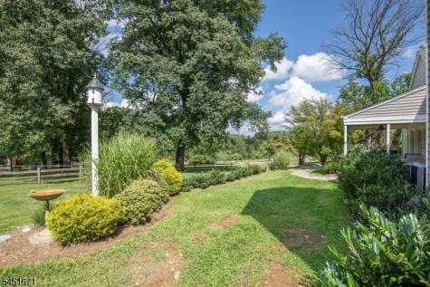 5 Scarlet Oak Road Tewksbury NJ 07830
