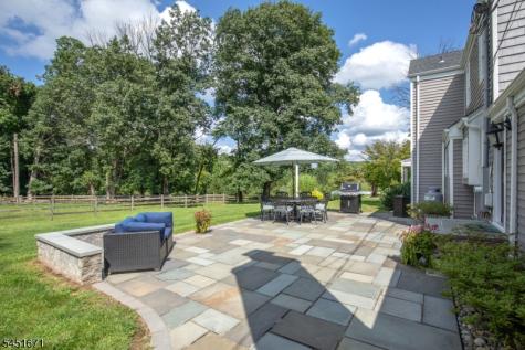 5 Scarlet Oak Road Tewksbury NJ 07830