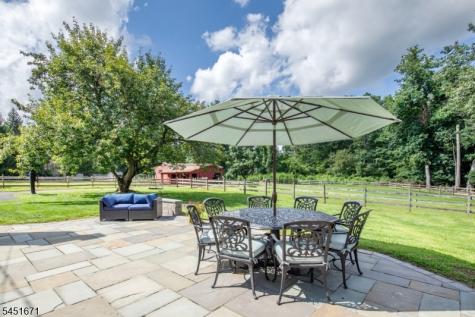 5 Scarlet Oak Road Tewksbury NJ 07830