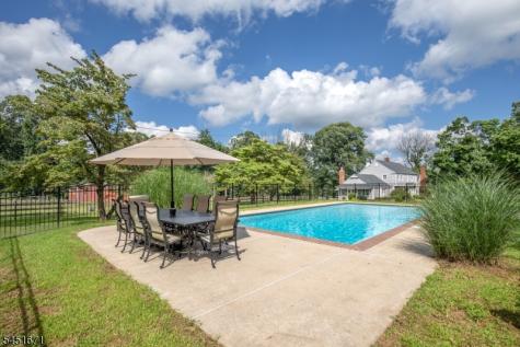 5 Scarlet Oak Road Tewksbury NJ 07830