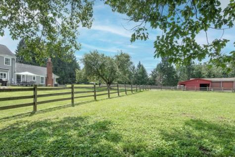 5 Scarlet Oak Road Tewksbury NJ 07830