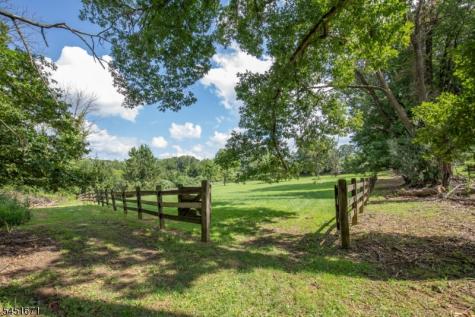 5 Scarlet Oak Road Tewksbury NJ 07830