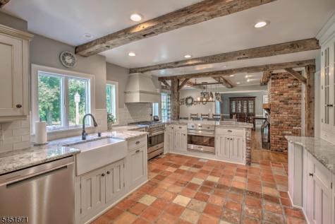5 Scarlet Oak Road Tewksbury NJ 07830