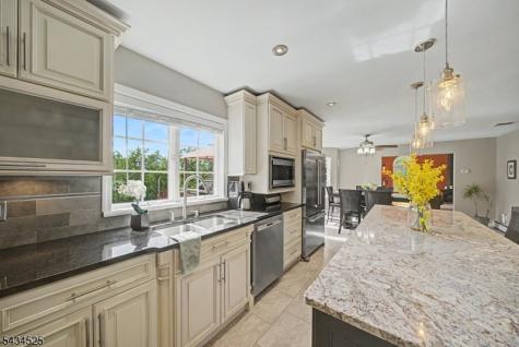 62 S Glen Road Kinnelon NJ 07405