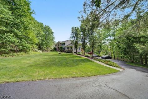 62 S Glen Road Kinnelon NJ 07405
