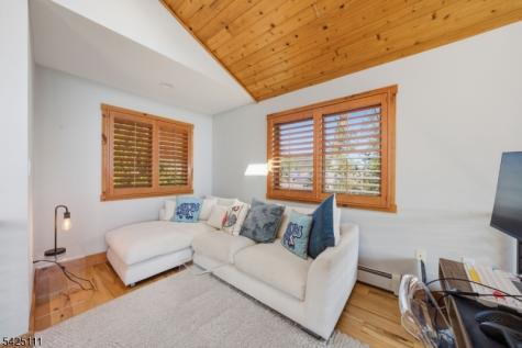 105 Maxim Drive Hopatcong NJ 07843