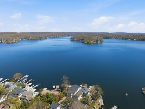 105 Maxim Drive Hopatcong NJ 07843