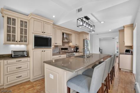 22 Woodside Road Springfield NJ 07081