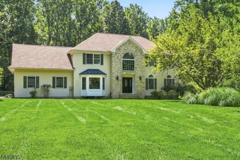 19 Woodfield Road Green NJ 07821