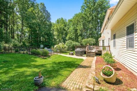 19 Woodfield Road Green NJ 07821