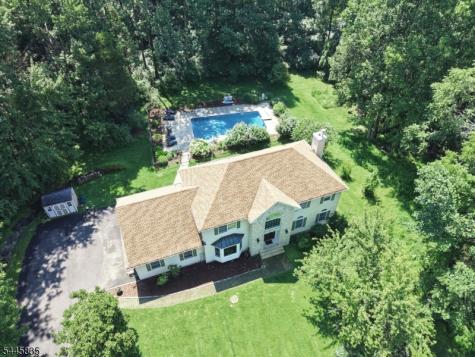 19 Woodfield Road Green NJ 07821