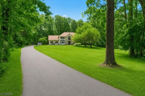 19 Woodfield Road Green NJ 07821