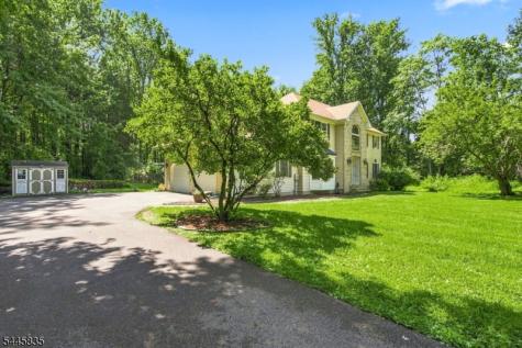 19 Woodfield Road Green NJ 07821