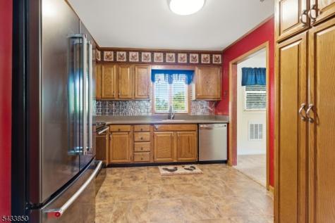 150 Rollins Trail Hopatcong NJ 07843