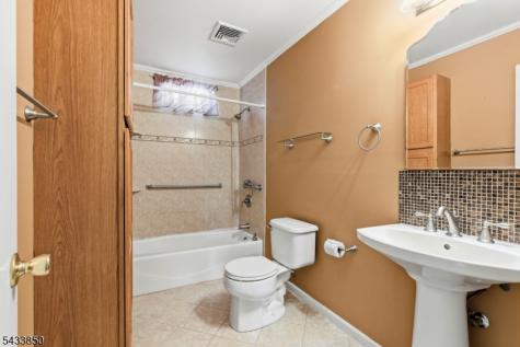 150 Rollins Trail Hopatcong NJ 07843