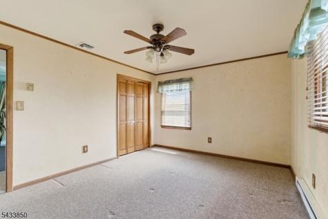 150 Rollins Trail Hopatcong NJ 07843