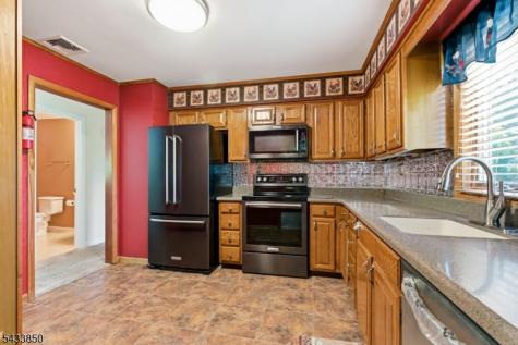 150 Rollins Trail Hopatcong NJ 07843
