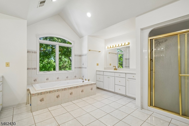 14 Eagle Drive Raritan NJ 08551