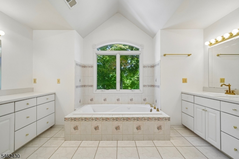 14 Eagle Drive Raritan NJ 08551