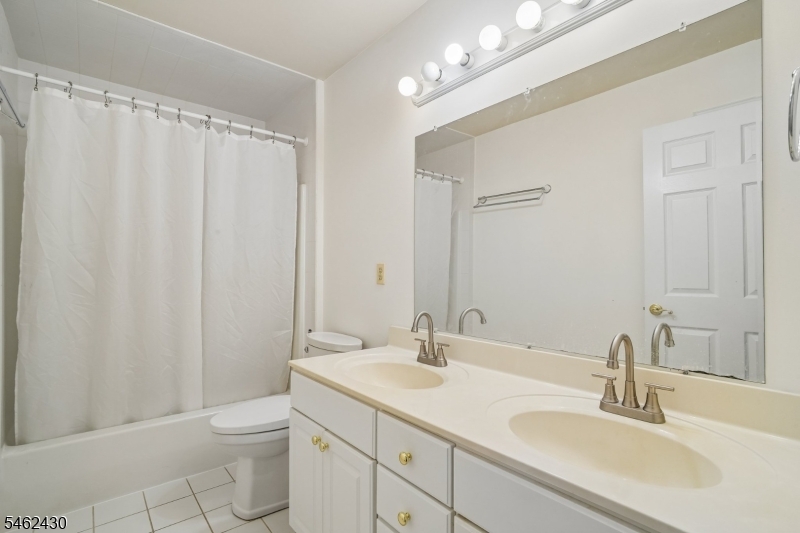 14 Eagle Drive Raritan NJ 08551