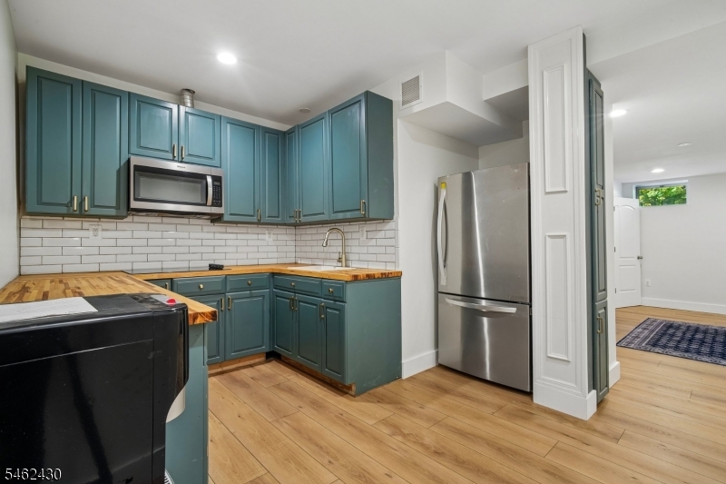 14 Eagle Drive Raritan NJ 08551