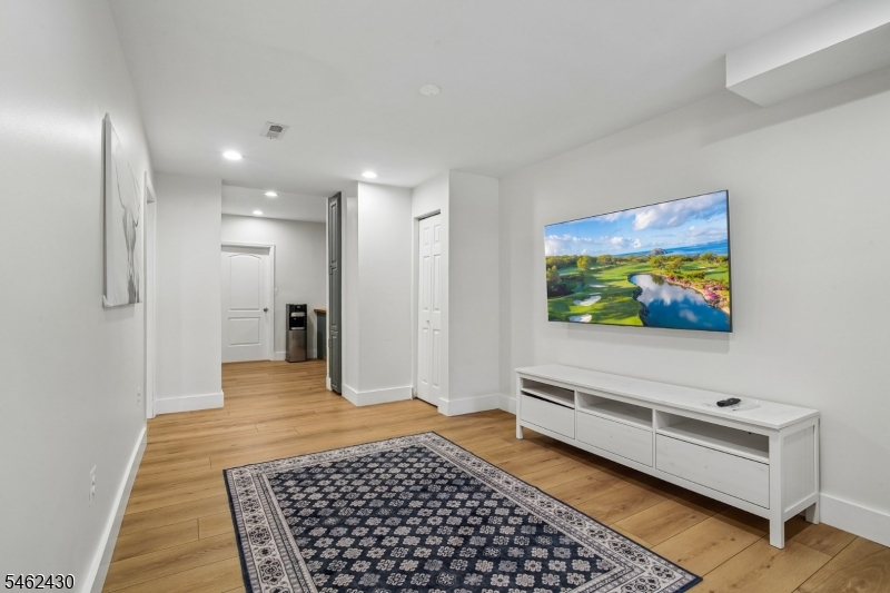 14 Eagle Drive Raritan NJ 08551