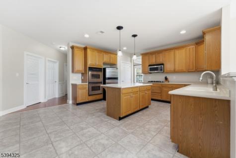 23 Crestview Drive Clinton NJ 08809