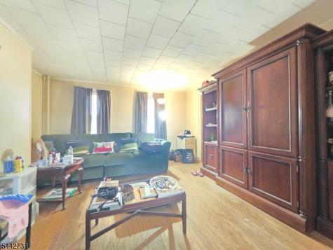 805 4TH Avenue Elizabeth NJ 07202