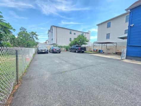 805 4TH Avenue Elizabeth NJ 07202