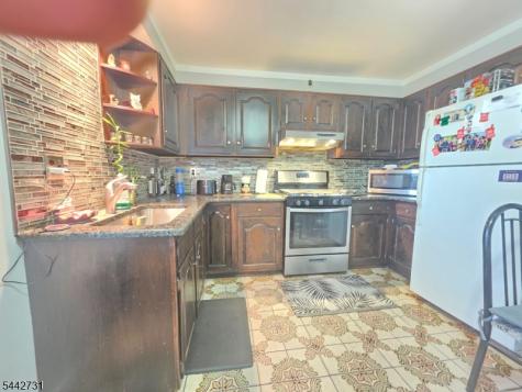 805 4TH Avenue Elizabeth NJ 07202