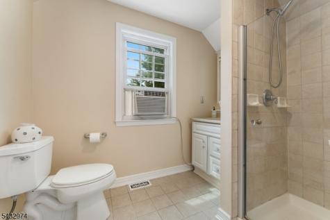 2 Sloan Lane Lebanon NJ 08833