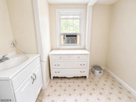 2 Sloan Lane Lebanon NJ 08833