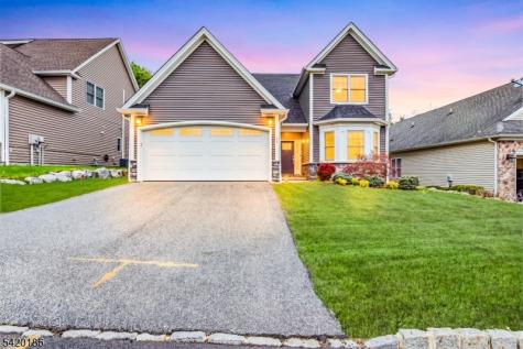 11 Bluffs Court Hamburg NJ 07419