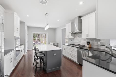 11 Bluffs Court Hamburg NJ 07419