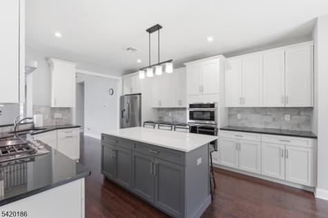 11 Bluffs Court Hamburg NJ 07419