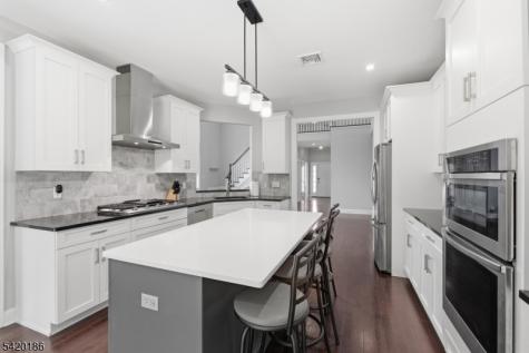 11 Bluffs Court Hamburg NJ 07419