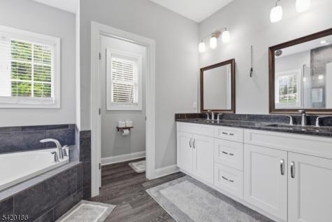 11 Bluffs Court Hamburg NJ 07419
