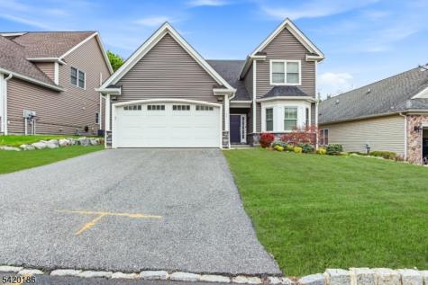 11 Bluffs Court Hamburg NJ 07419