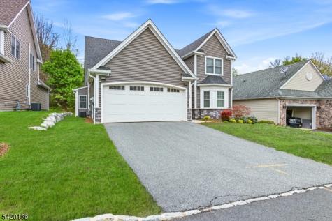 11 Bluffs Court Hamburg NJ 07419