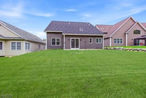 11 Bluffs Court Hamburg NJ 07419