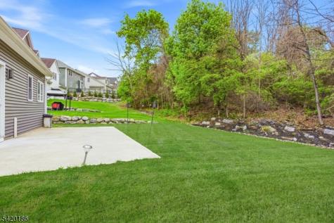11 Bluffs Court Hamburg NJ 07419