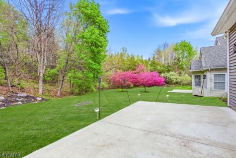 11 Bluffs Court Hamburg NJ 07419