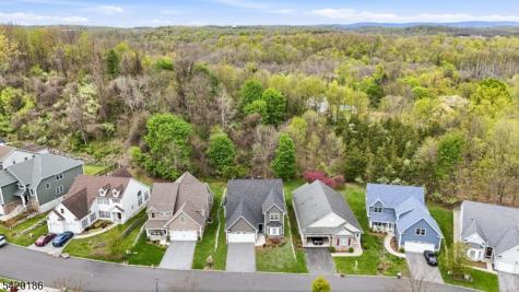 11 Bluffs Court Hamburg NJ 07419