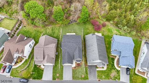 11 Bluffs Court Hamburg NJ 07419
